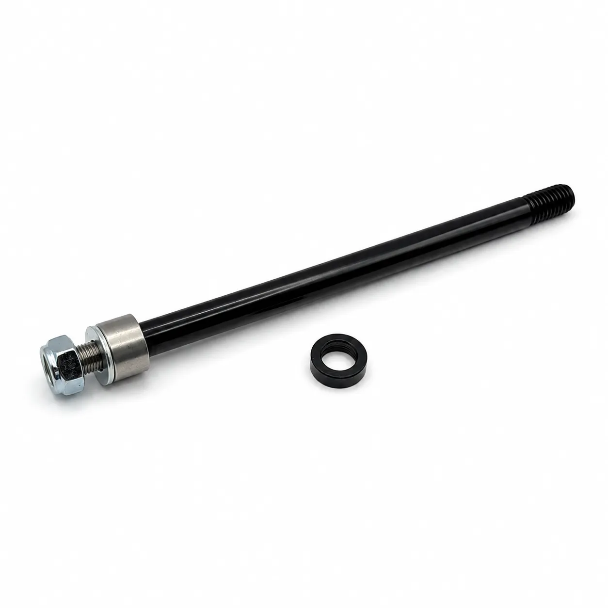 Thru axle-adapter med løs tilpasningsskive/spacer for tilpasning til sykkelrammen.
