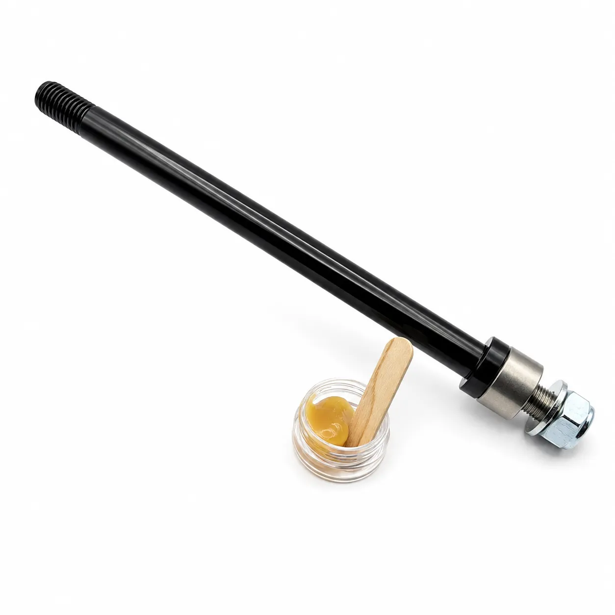 M12x1.75 thru axle-adapter med medfølgende fett for smøring ved montering.