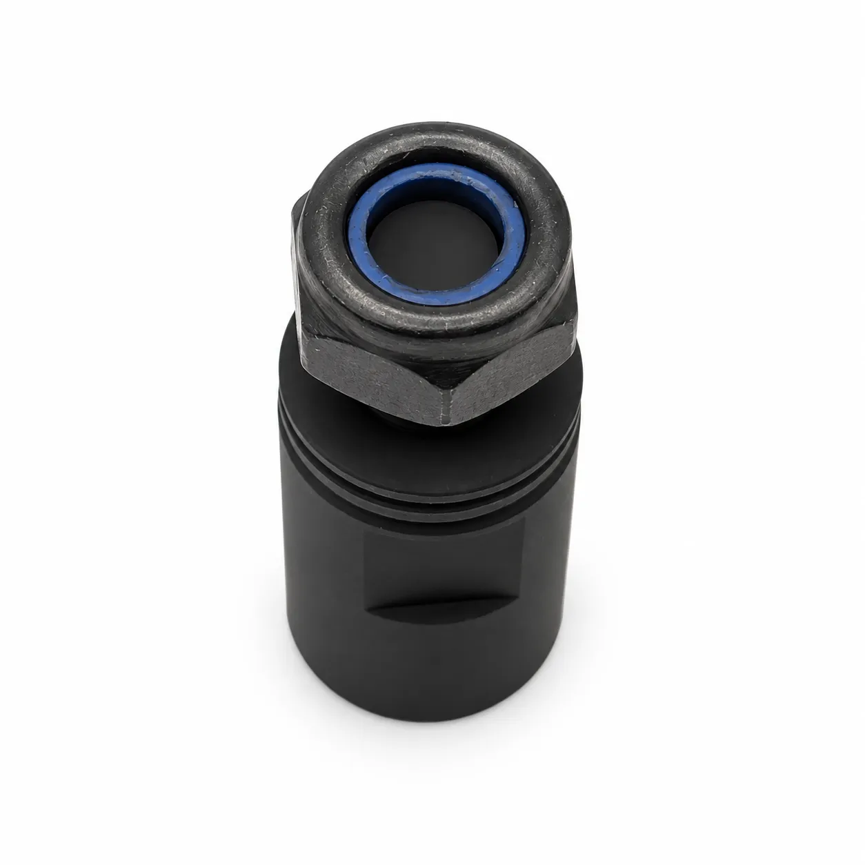Nærbilde av 3/8-26 gjengeadapter med låsemutter og solid anleggsflate.